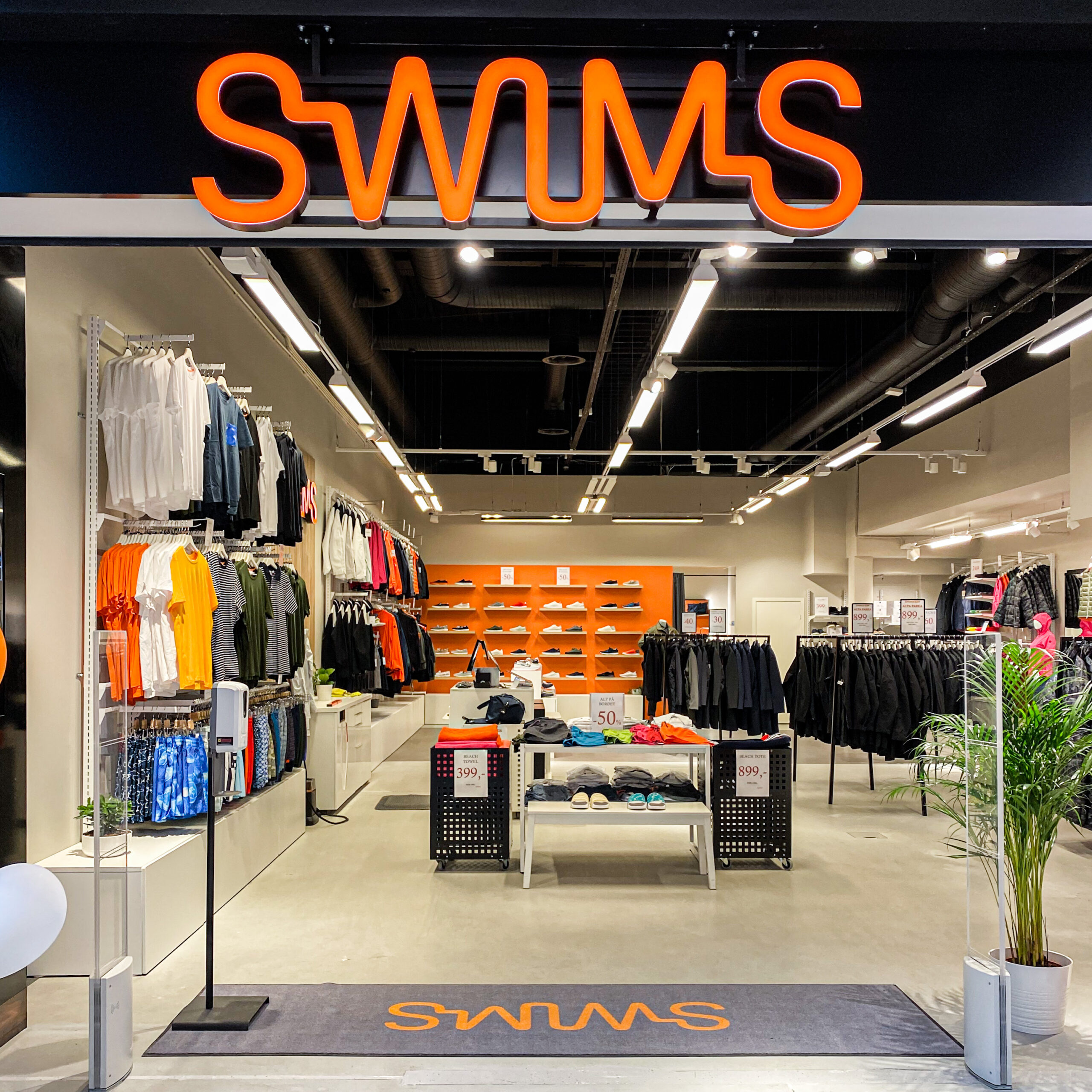 Swims Norwegian outlet